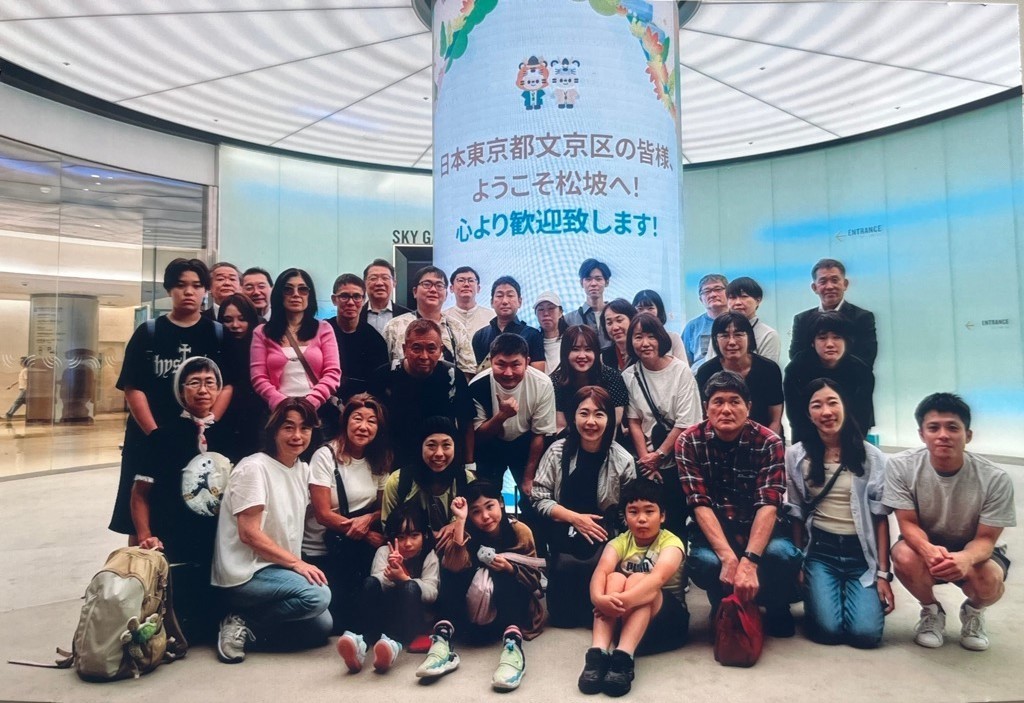 参加者ら記念撮影