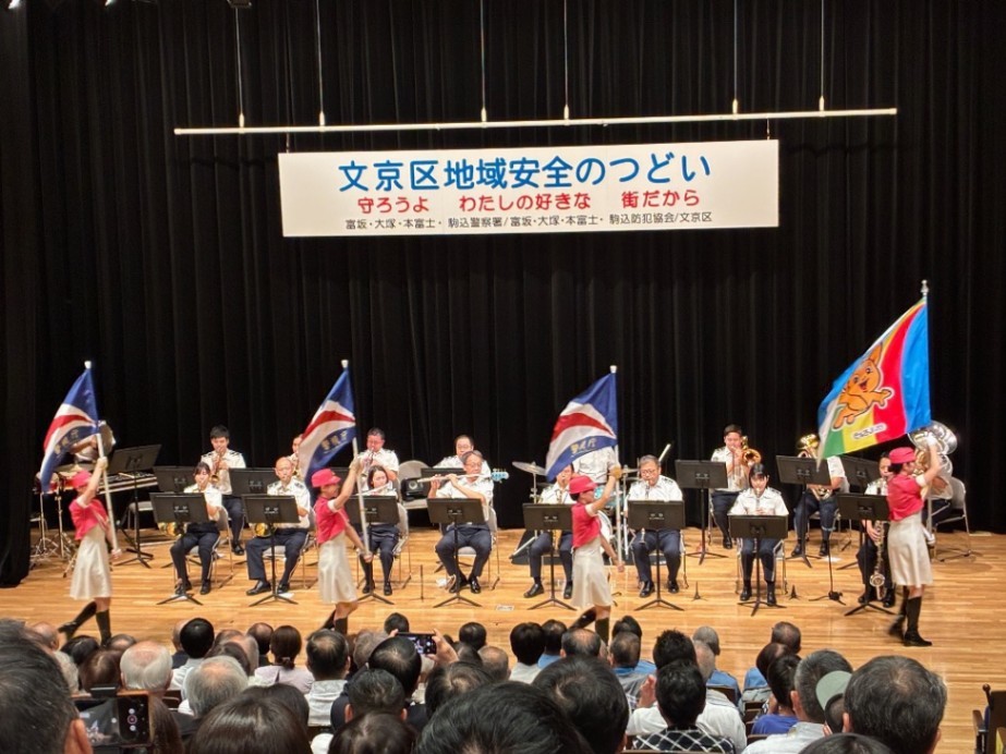 演奏している様子