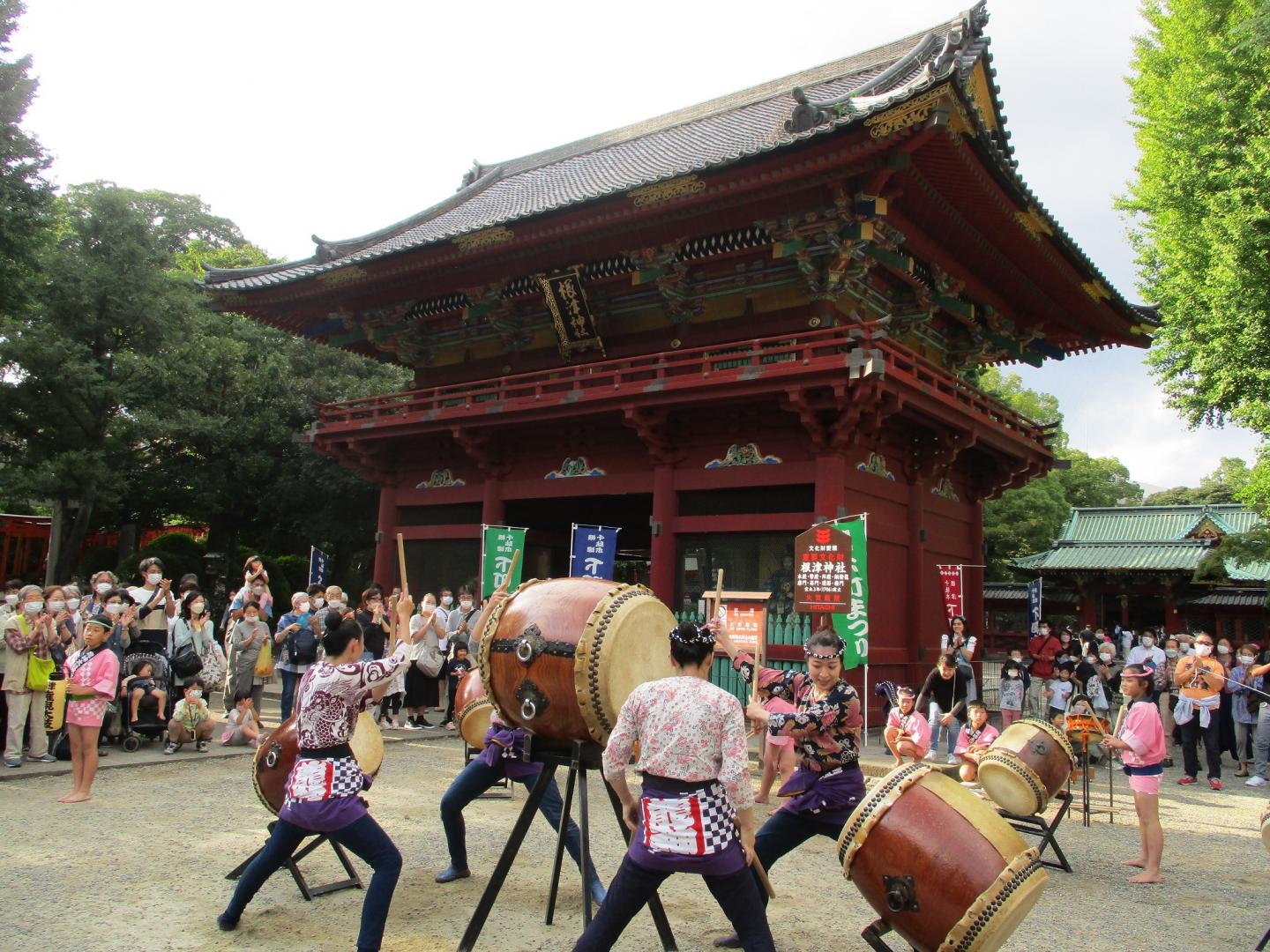 和太鼓を演舞する様子