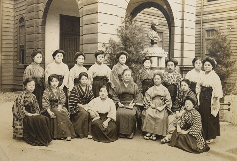 裁縫科集合写真(大正10年頃)