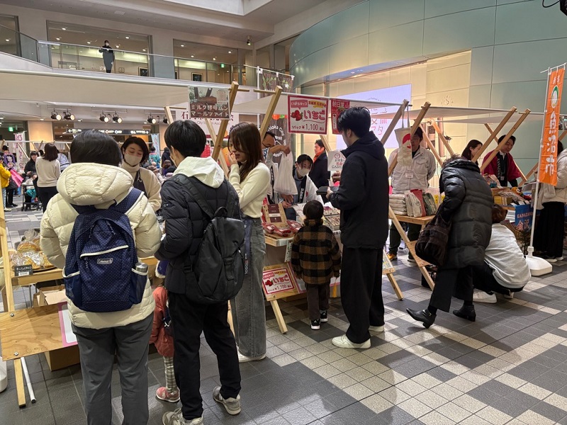 昨年度の様子(区民ひろば内物産)