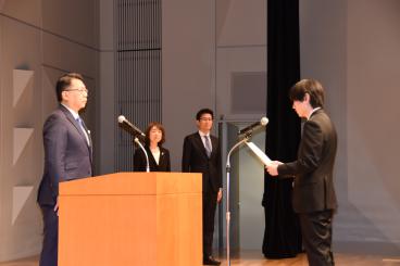 区長への宣誓の様子