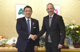 区長とダークヘベカー氏